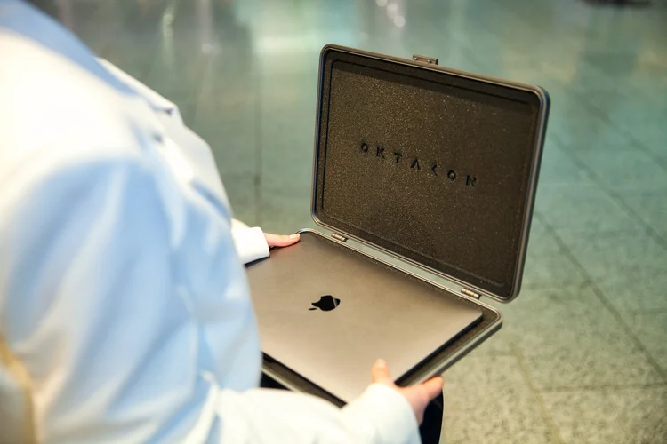 oktakon-macbook-case